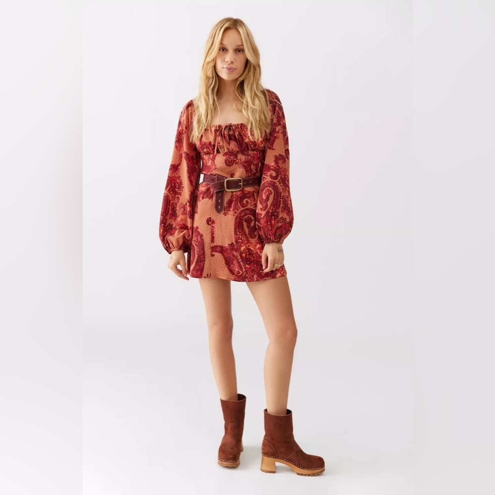 🆕UO Vivienne Printed Long Sleeve Mini Dress.